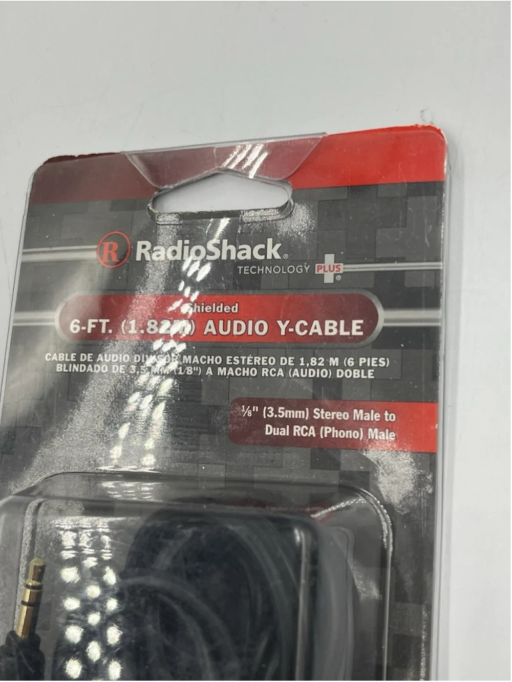 New RADIO SHACK shielded 6-Ft (1.82m) Gold-plated Audio Y-Cable 1/8